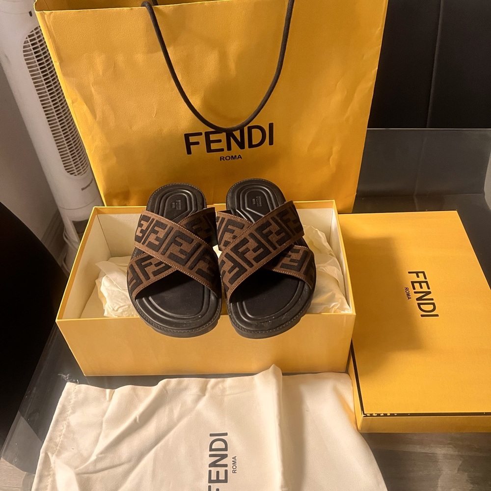 Fendi flip flopp slides